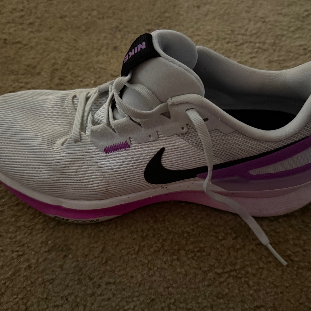 Nike structure 25 running shoes